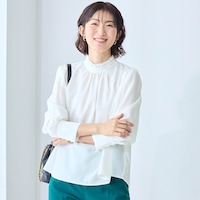 モデル身長167cm／M　※ブラウスのみ着用