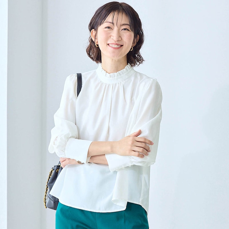 モデル身長167cm／M　※ブラウスのみ着用