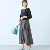 モデル身長168cm／M ※写真は撮影用のため身丈+6cmになります。ワンピースのみ着用