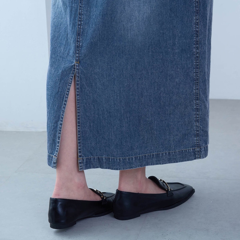 足さばきがスムーズな後ろ裾スリット