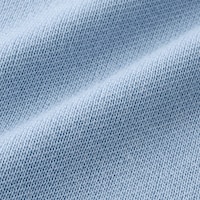 体のラインを拾いにくいほど良い厚みのあるニット素材