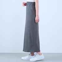モデル身長168cm／M ※写真は撮影用のため総丈+6cmになります。
