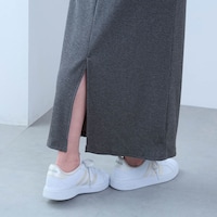 動きやすい裾スリット入り
