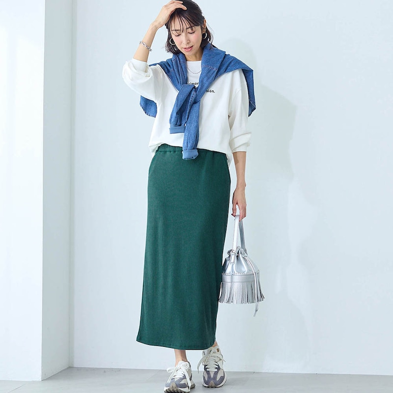 モデル身長169cm／M ※写真は撮影用のため総丈+6cmになります。