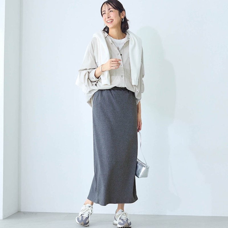 モデル身長169cm／M ※写真は撮影用のため総丈+6cmになります。