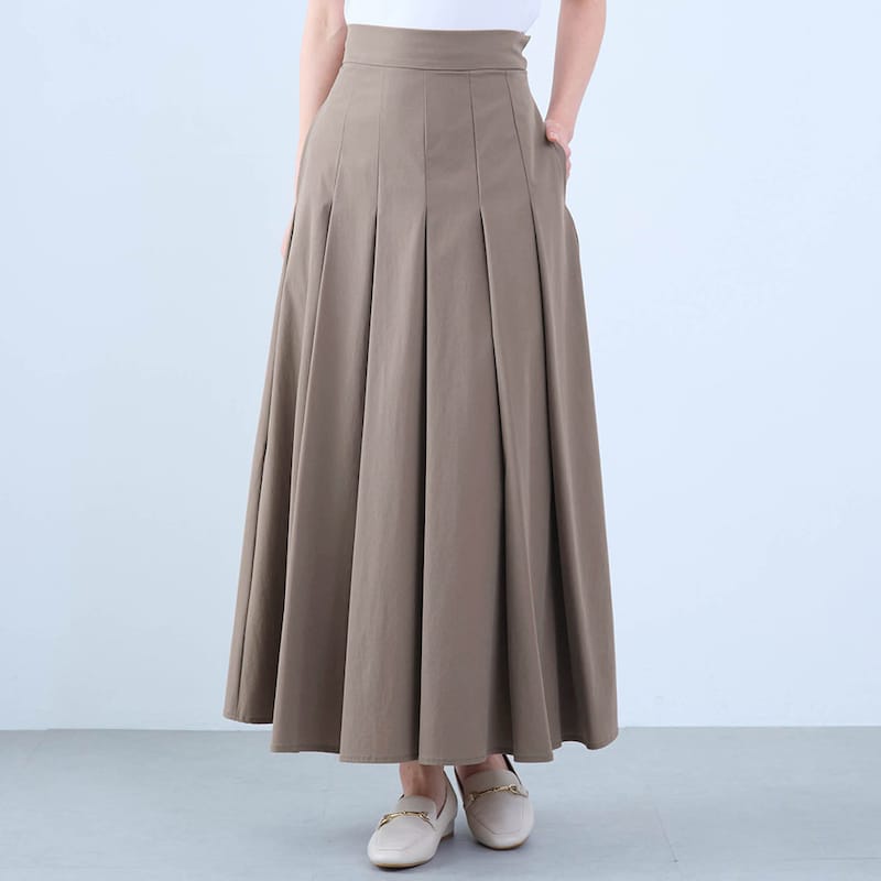 モデル身長168cm／M ※写真は撮影用のため総丈+6cmになります。