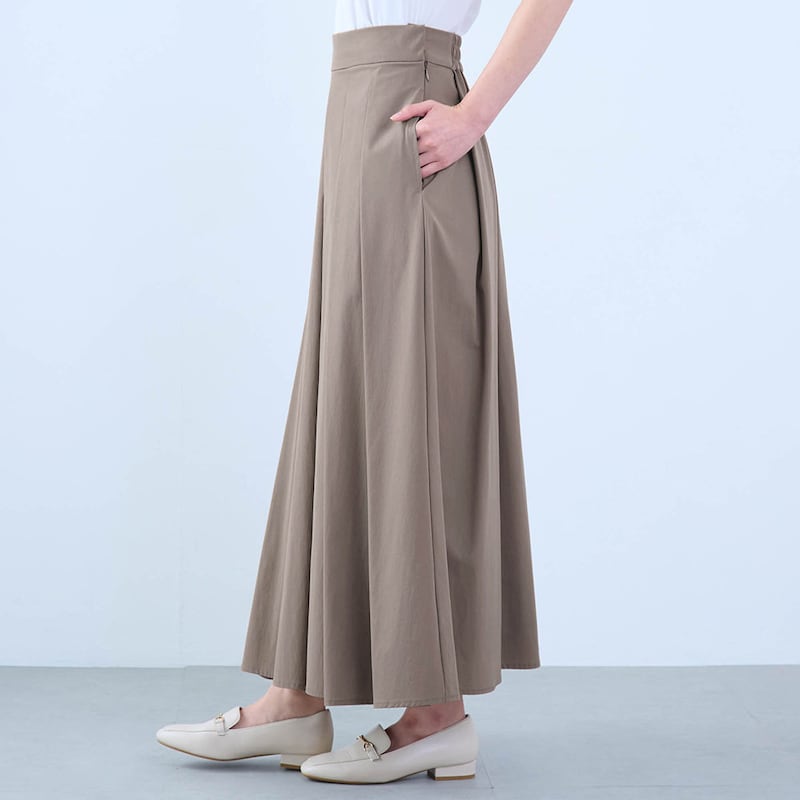 モデル身長168cm／M ※写真は撮影用のため総丈+6cmになります。