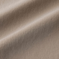 シャカシャカしすぎないほどよいハリとツヤのある素材