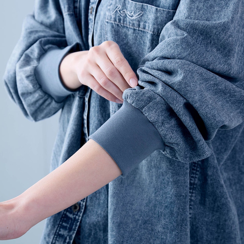 袖口はリブ仕様でたくし上げもラク