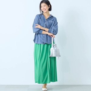 モデル身長168cm／M　ライトブルー着用