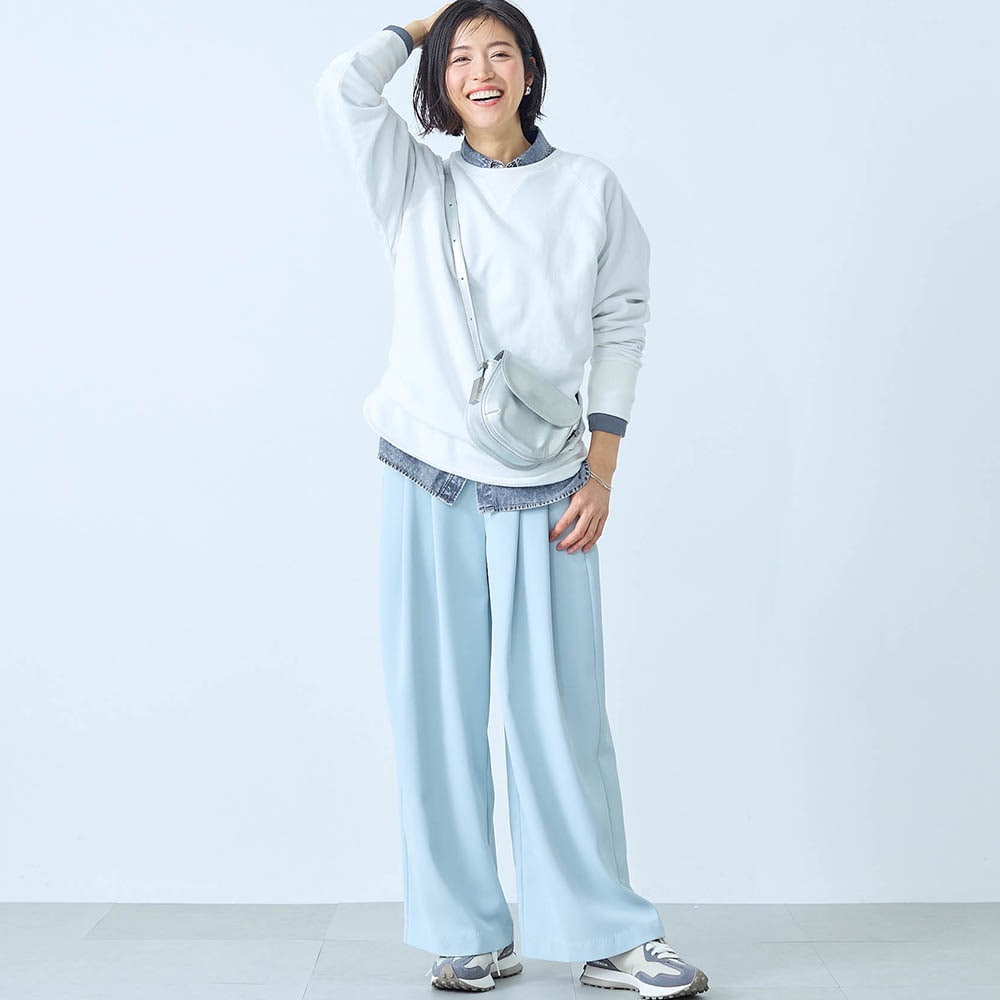 モデル身長168cm／M　ライトブルー着用