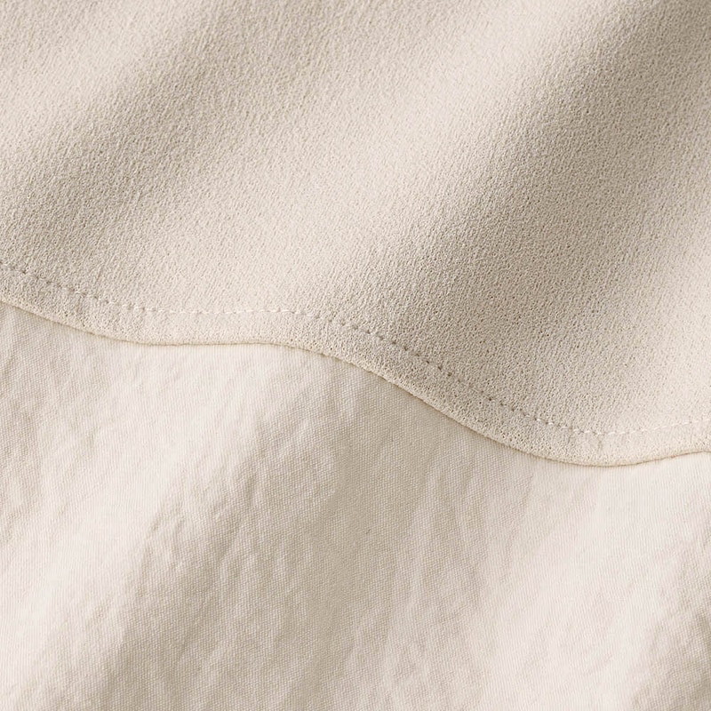 伸びの良いジョーゼットと上品な布帛の異素材コンビ