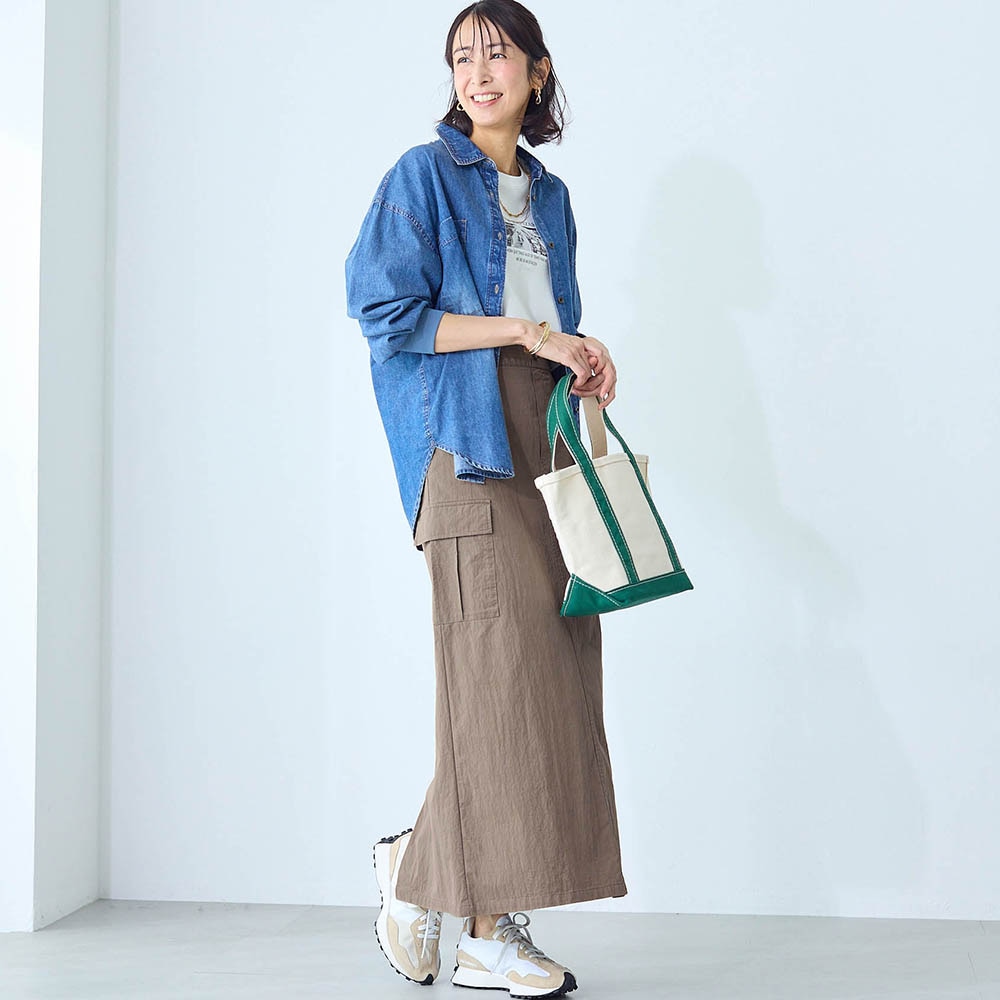 モデル身長169cm／M ※写真は撮影用のため総丈+6cmになります。