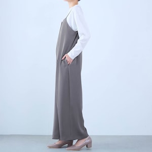モデル身長168cm／M ※写真は撮影用のため股下+6cmになります。