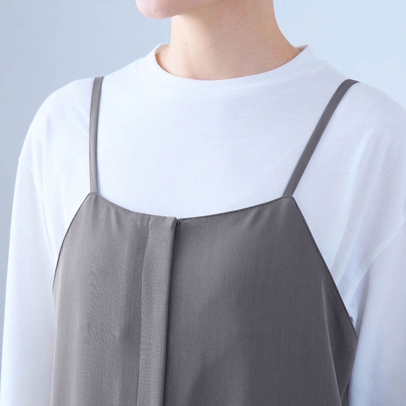 華奢ストラップでキレイめキープ