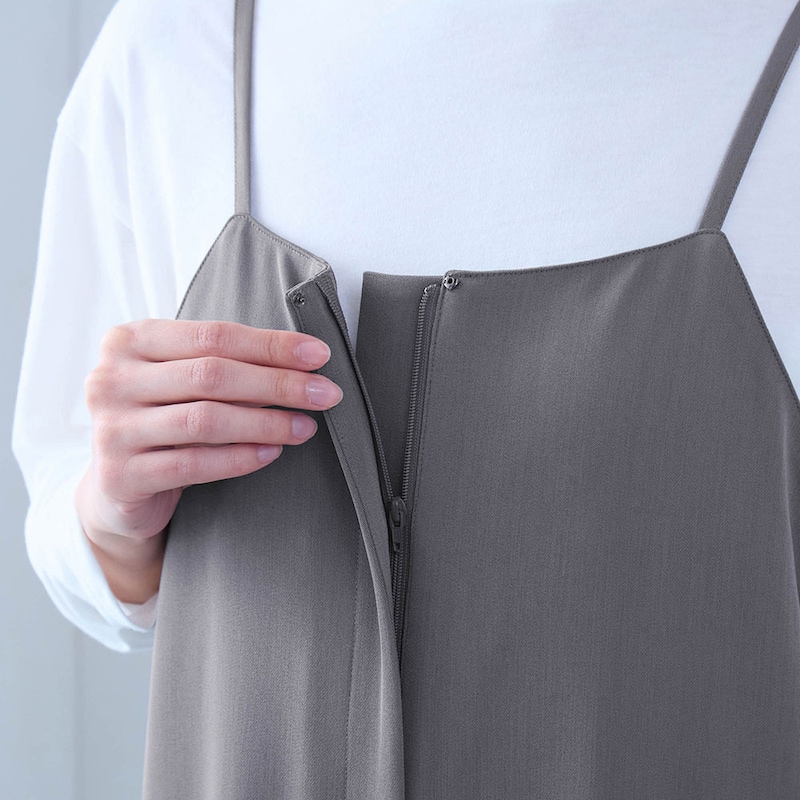 着脱ラクちんなフロントファスナー