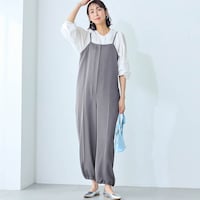 モデル身長169cm／M ※写真は撮影用のため股下+6cmになります。