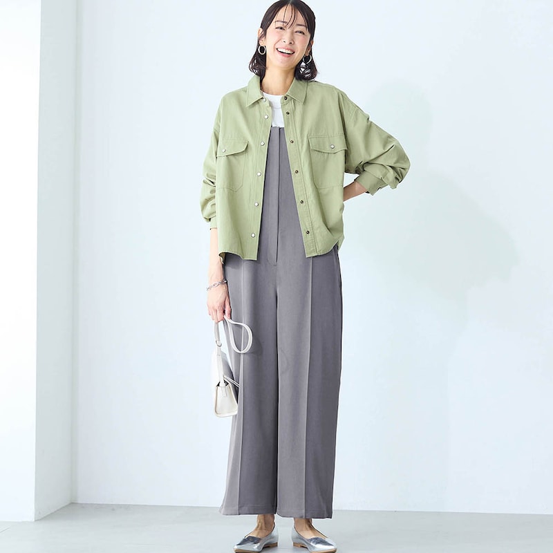 モデル身長169cm／M ※写真は撮影用のため股下+6cmになります。