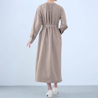 モデル身長168cm／M ※写真は撮影用のため着丈+6cmになります。