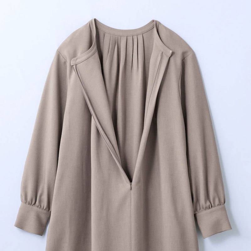 着脱しやすいフロントファスナー仕様