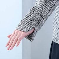 袖口はスリット入りで折り返して着用も可能
