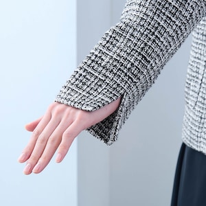 袖口はスリット入りで折り返して着用も可能