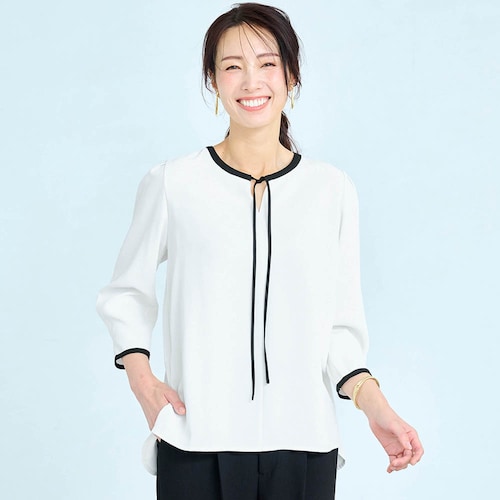 きれいな白が続く配色ジョーゼットブラウス