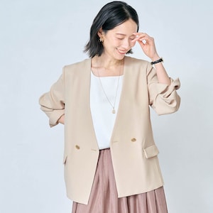 ベージュ