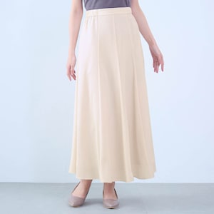 モデル身長168cm／M ※写真は撮影用のため総丈+6cmになります。