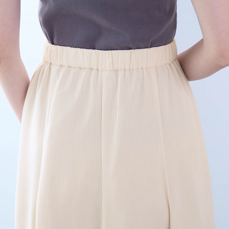 ウエストは後ろゴムではきやすく着心地ラクちん