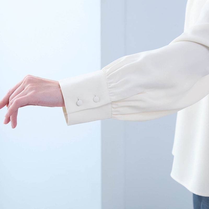 モニターさんに好評の袖口のくるみボタン