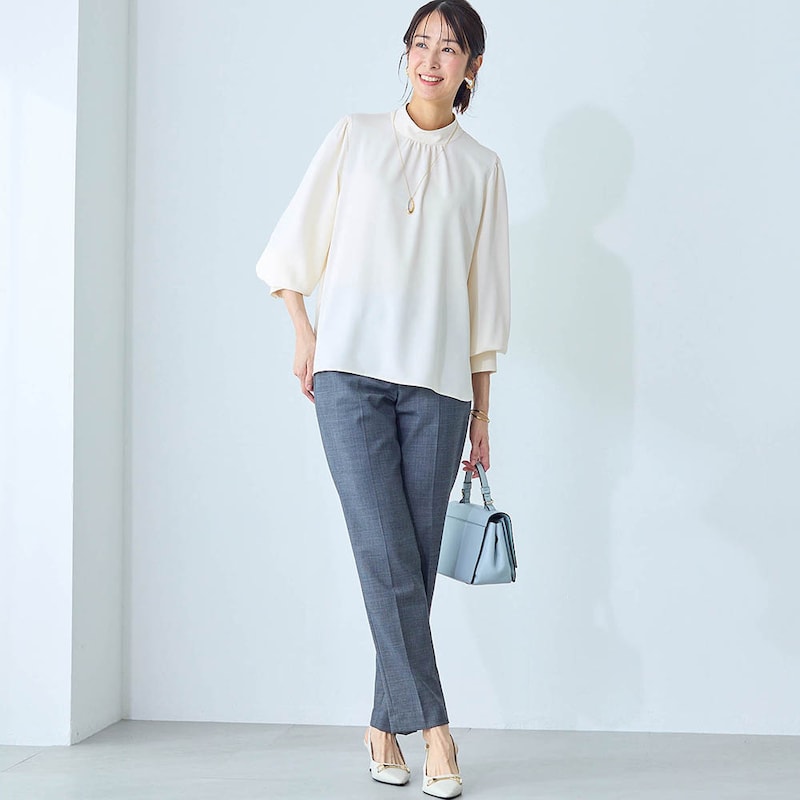 モデル身長169cm／M　アイボリー（長袖）