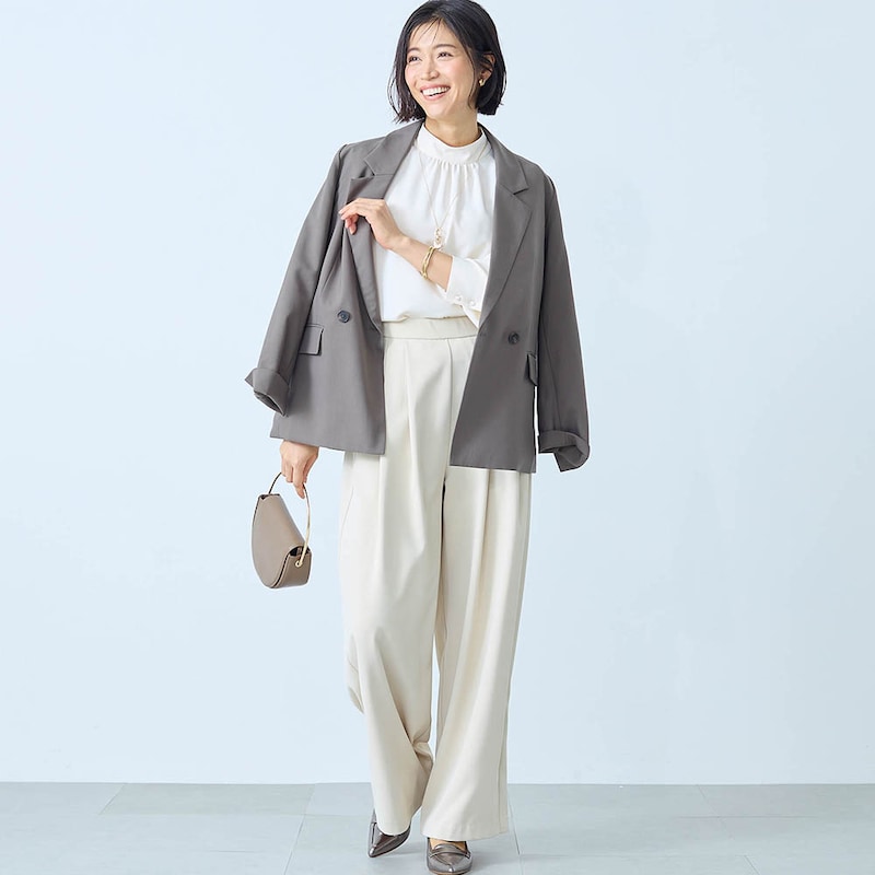 モデル身長168cm／M　アイボリー（長袖）