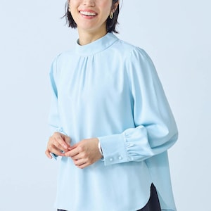 モデル身長168cm／M　サックス（長袖）