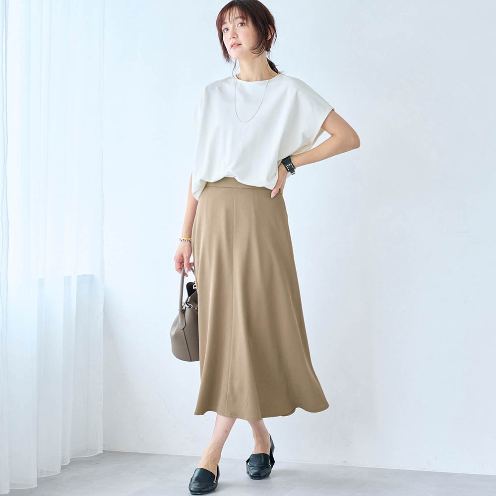 モデル身長172cm／M ※写真は撮影用のため総丈+6cmになります。