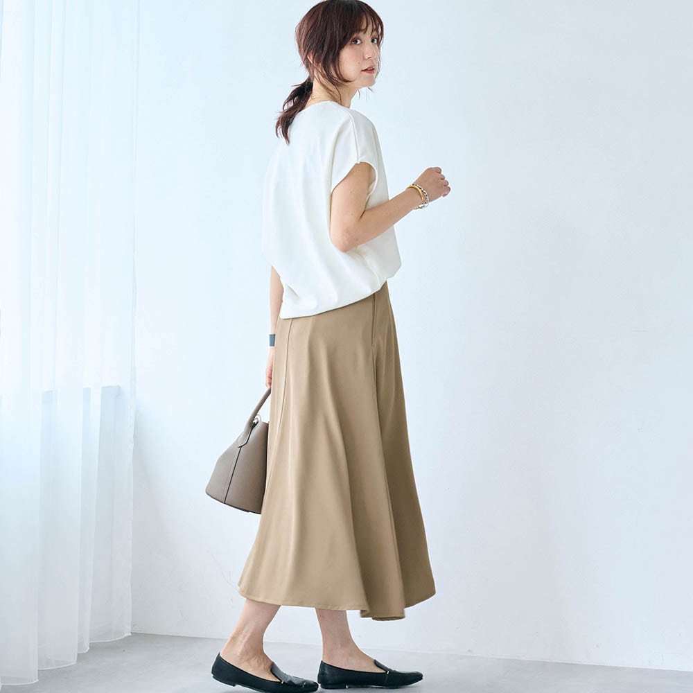 モデル身長172cm／M ※写真は撮影用のため総丈+6cmになります。