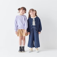 左)ラベンダー／モデル身長113cm・110サイズ、右)ネイビー／モデル身長110cm・110サイズ