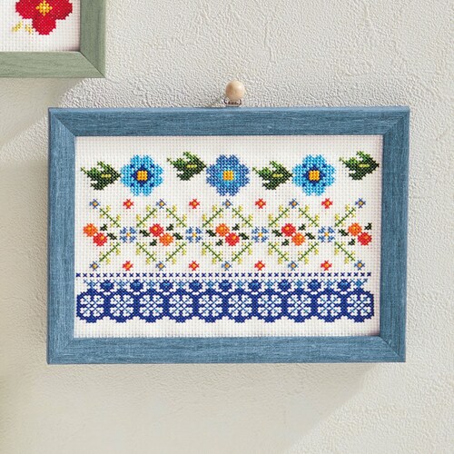 【クリアランス】【1回のみお届け】[青い花と矢車草] 彩葉・ポーリッシュポタリー風クロスステッチ手作りキット