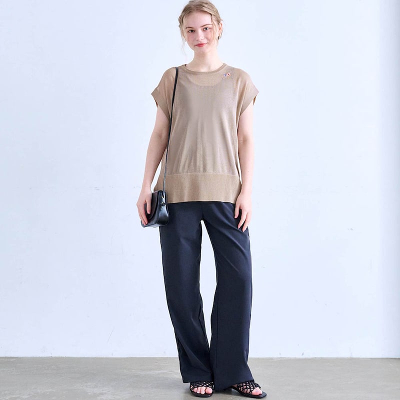 モデル身長167cm/M　サンドベージュ着用