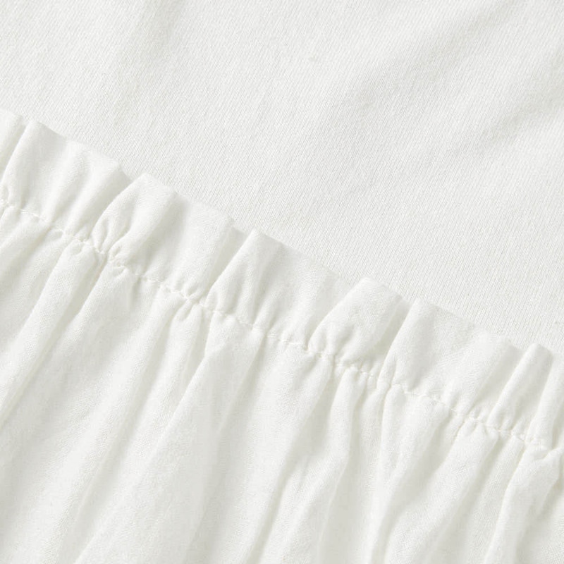 上部はやわらかなカットソー、切替え下はほど良く透けるボイル素材