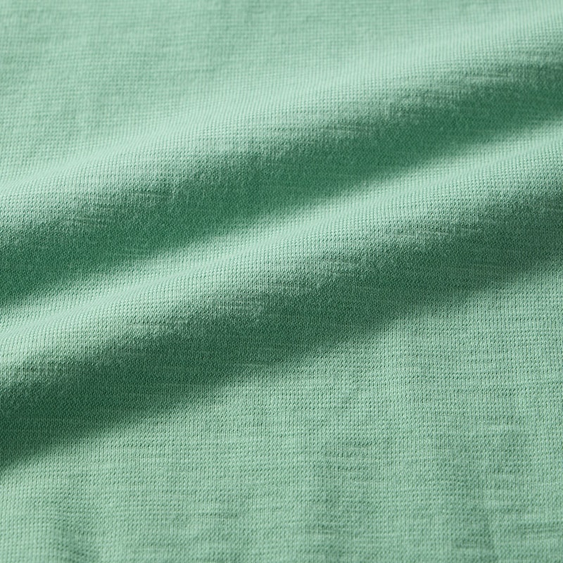 通気性が高く肌離れが良いため、サラッとした涼しい着心地