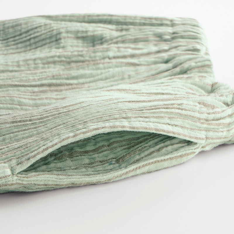 パンツには便利な両脇ポケット付き