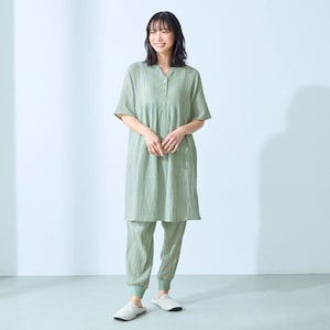 モデル身長164cm／M ※写真は撮影用のため股下+4cmになります。