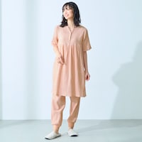 ピンクベージュ