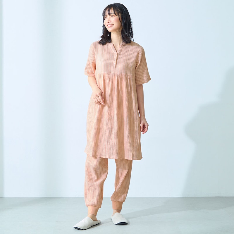 ピンクベージュ