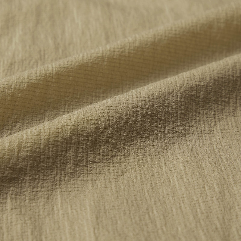 ナチュラルなシワ感のナイロン素材