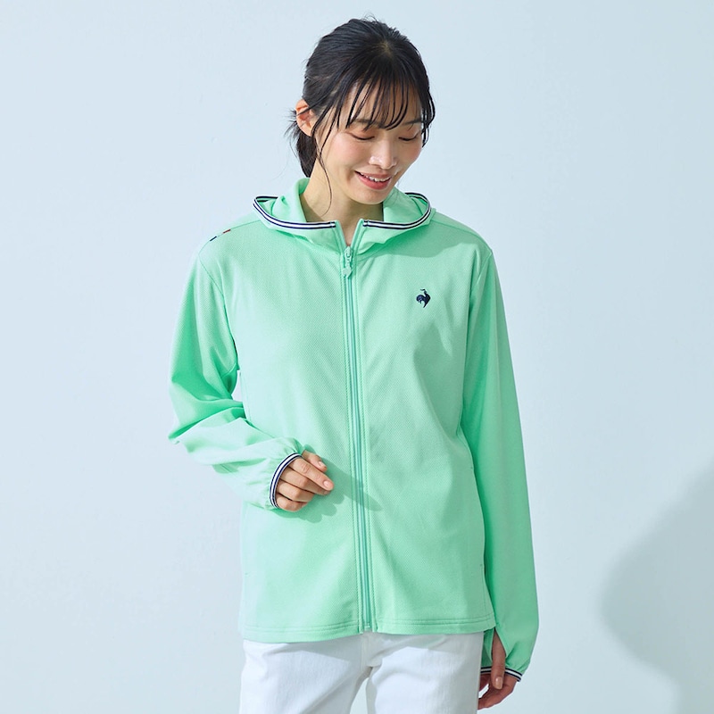 エメラルドグリーン