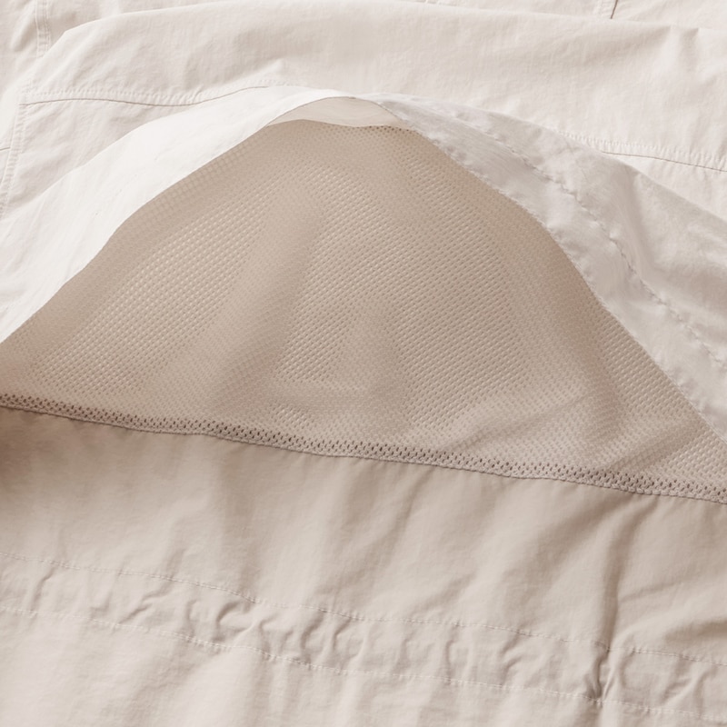 通気性を高める背面ベンチレーション