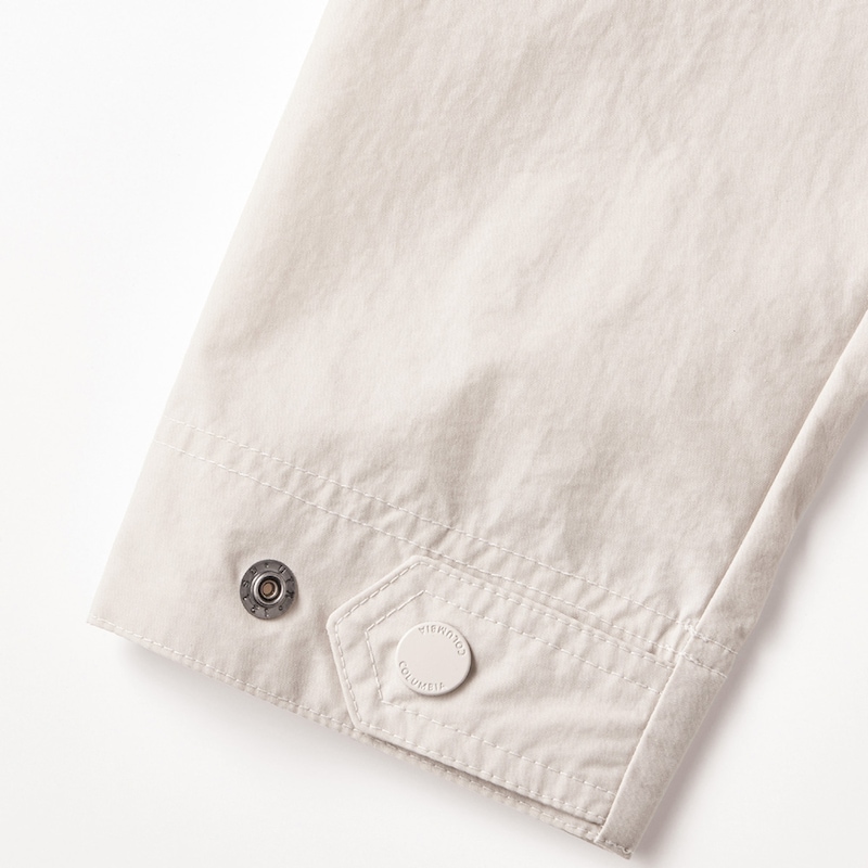 袖口のフィット感はボタンで調整が可能