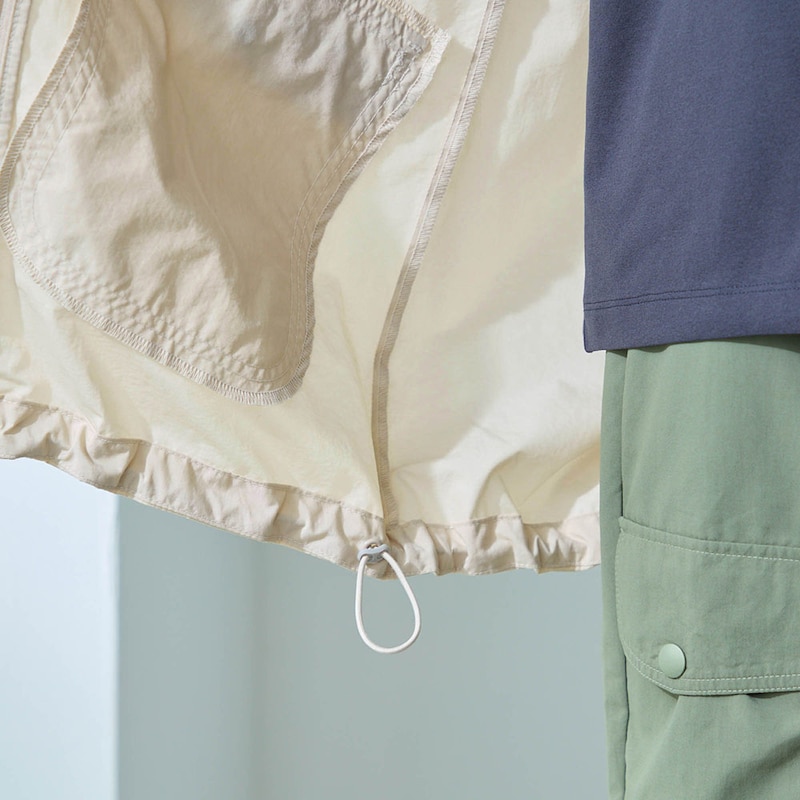 裾はドロスト仕様で調整が可能